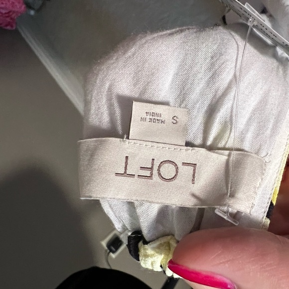 Ann Taylor LOFT a white sundress with flowers. Size S - Picture 5 of 5